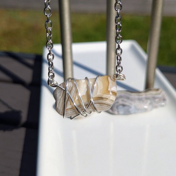 Mexican Lace Agate Wire Wrap Necklace - Picture 10 of 13